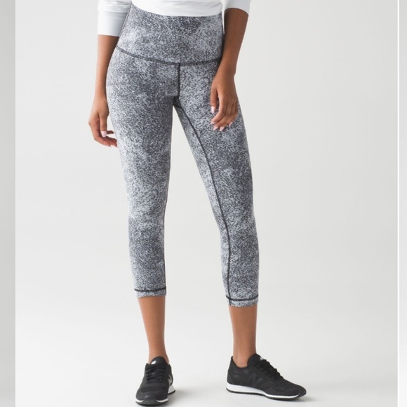 lululemon athletica Pants - NWT Lululemon Wunder Under Crop (Hi-Rise) Size 8